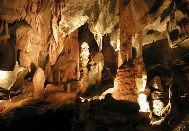 Krem Mawmluh Caves