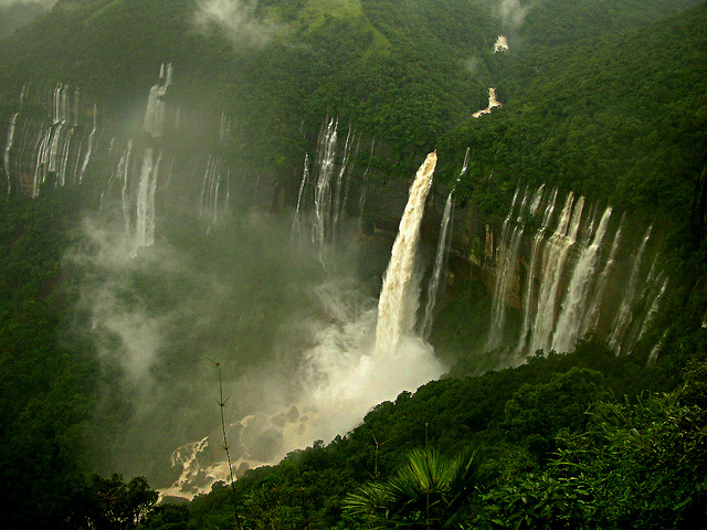 Nohkalikai Falls 